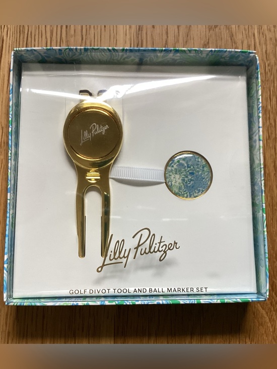 Lilly Pulitzer Accessories - Lilly Pulitzer Golf Ball Marker and Divot Set NWT
